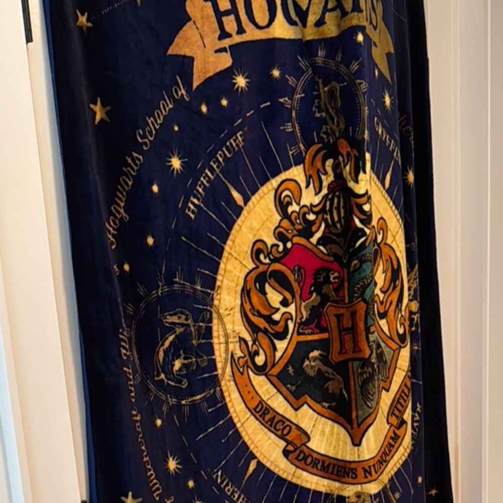 Hogwarts Crest Tapestry Blanket